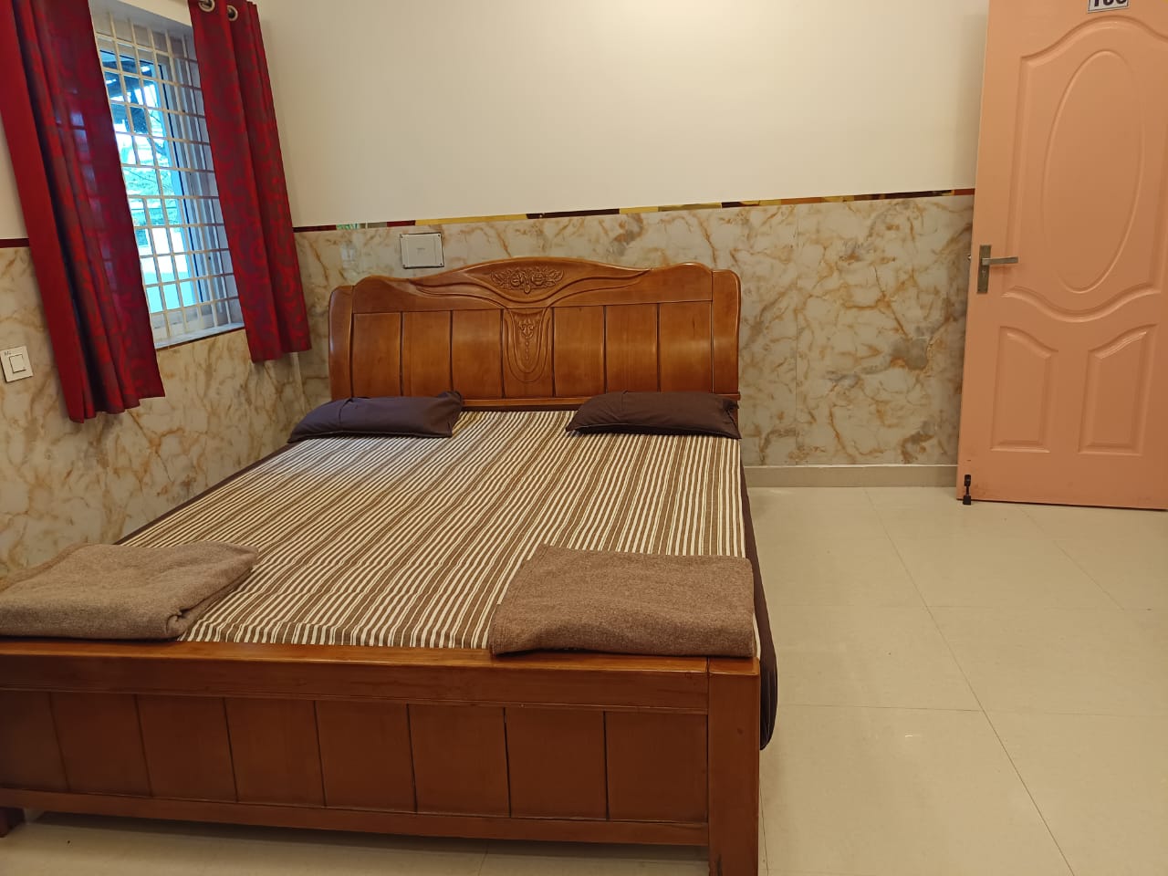Double room gallery photo 2